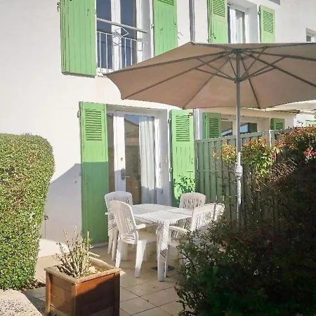 Apartment La Jolie Brise Dans Avec Piscine